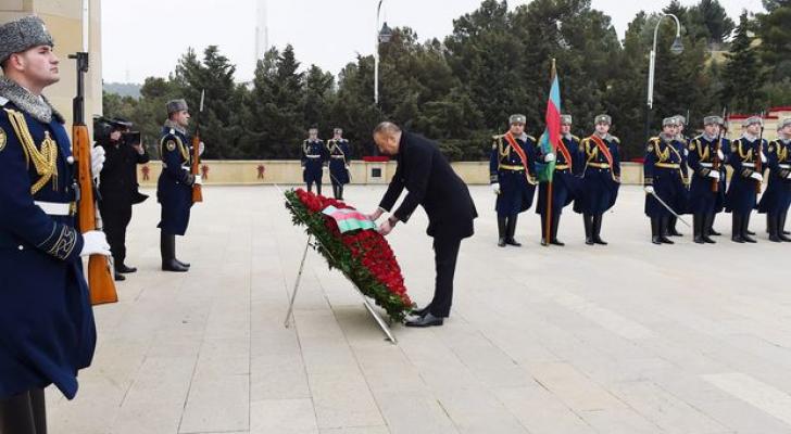 İlham Əliyev Şəhidlər xiyabanını ziyarət edib
