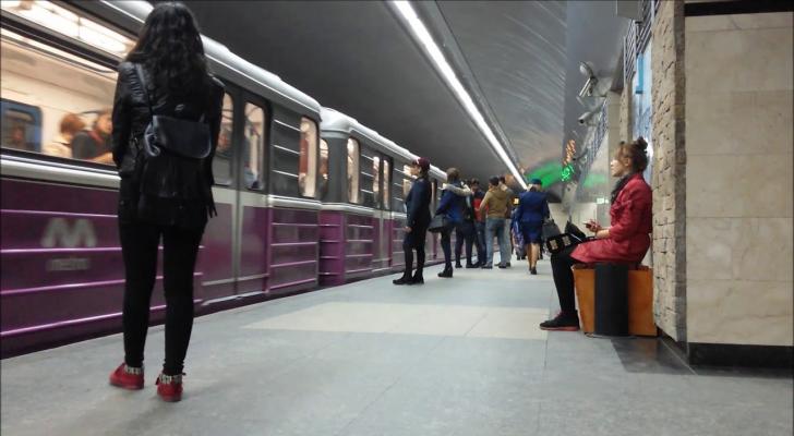 Metroda təşviş- Sərnişinlər təxliyə olundular