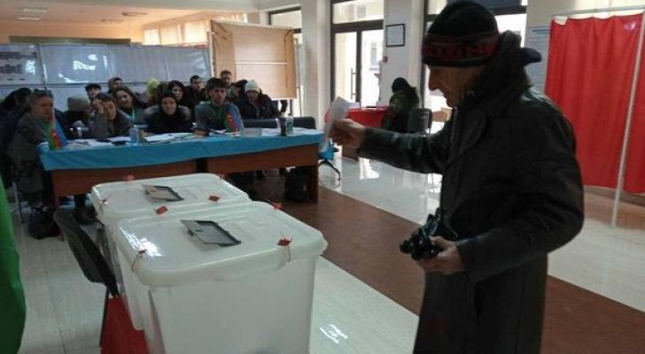 Bakıda 94 yaşlı seçici səs verdi 
