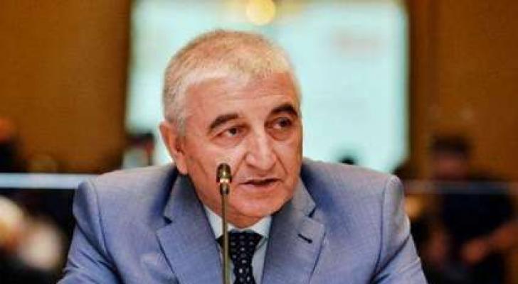 Bir qrup namizəd MSK-nın önündə aksiya keçirib - Məzahir Pənahov polisə müraciət etdi