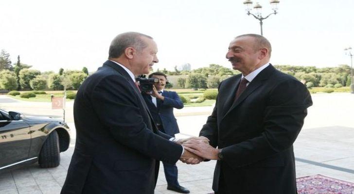 İlham Əliyev Ərdoğanı qarşıladı - VİDEO