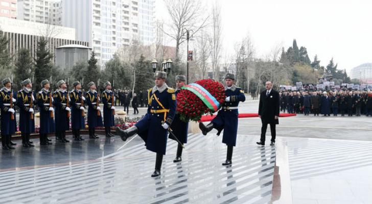 İlham Əliyev və Mehriban Əliyeva “Ana harayı” abidəsini ziyarət edib