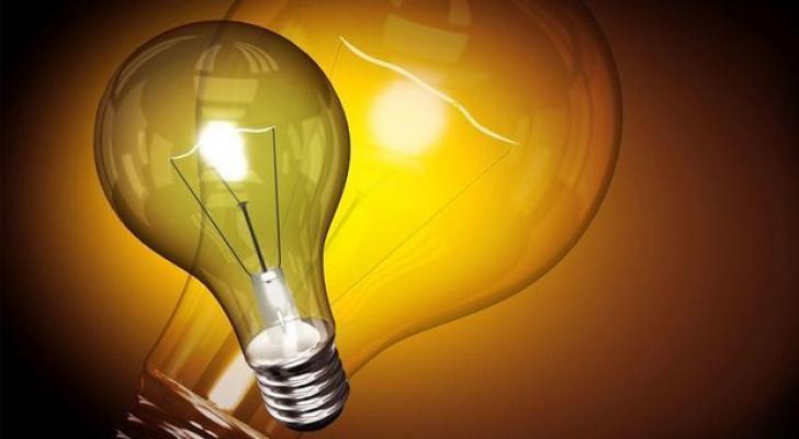 Güclü külək evlərin dam örtüklərini və ağacları elektrik xətlərinin üzərinə aşırıb