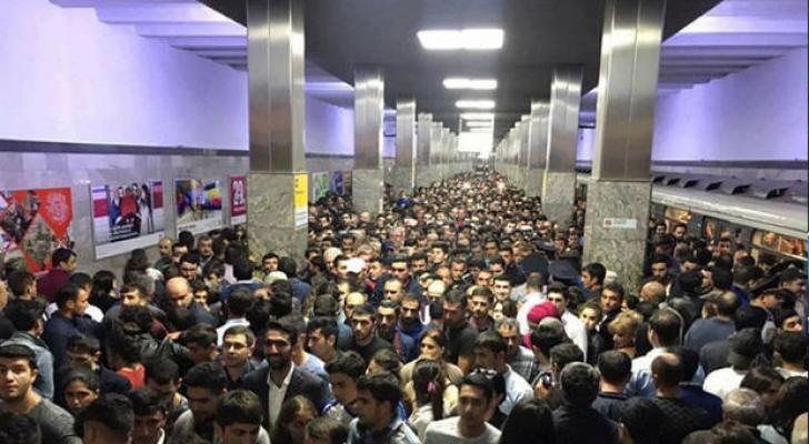 Bakıda metroda problem: Qatarlar tuneldə qaldı