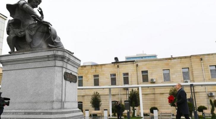 İlham Əliyev Şah İsmayıl Xətainin heykəlinin köçürüldüyü yeni salınmış parkda - FOTO