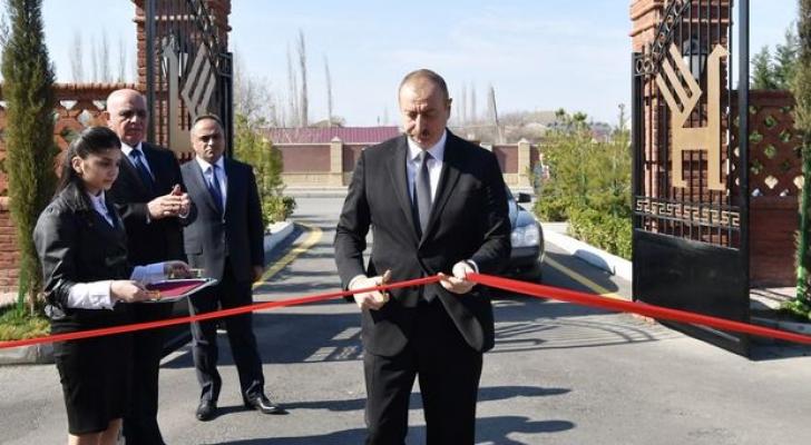 İlham Əliyev “Azərxalça” ASC-nin Goranboy filialının fəaliyyəti ilə tanış oldu - FOTO