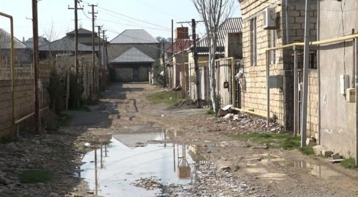 Bakının bu məhəlləsinin palçıqlı yolları nə vaxt təmir olunacaq? - VİDEO