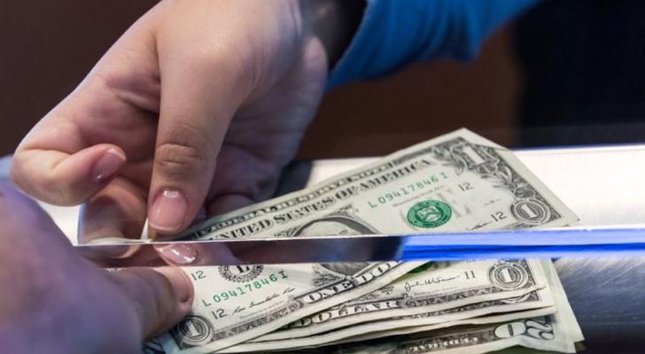 Dollar kəskin bahalaşdı - Gürcüstanda