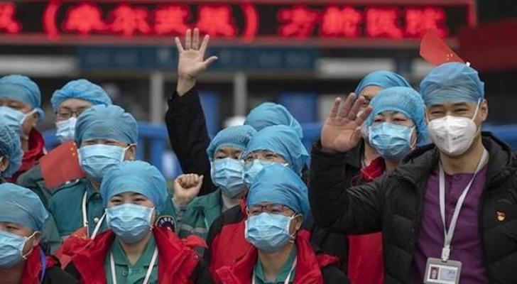 Çində koronavirusa görə yaradılan xəstəxana bağlandı, həkimlər sevinclərini belə paylaşdılar - VİDEO
