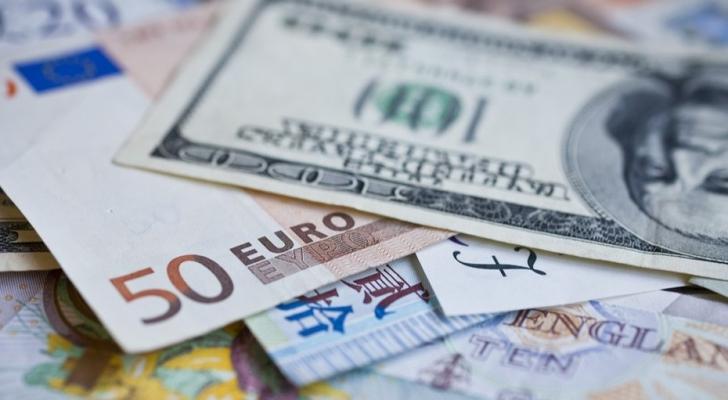 Dollar sabit qaldı, avro ucuzlaşdı