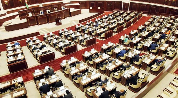 Milli Məclisin iclası başladı: koronavirus müzakirə edilir