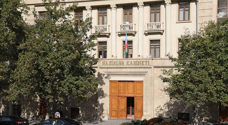 Azərbaycanda dövlət qurumlarının əməkdaşları 1 aylıq məzuniyyətə göndərildi 