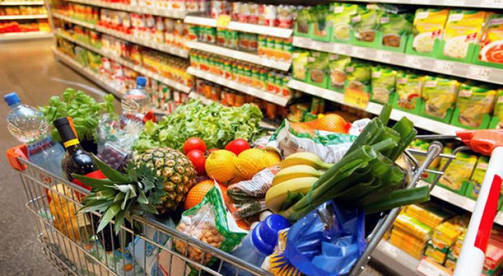 Azərbaycanda marketlərdə alıcılara qablaşdırılmamış məhsulları götürmək qadağan edildi