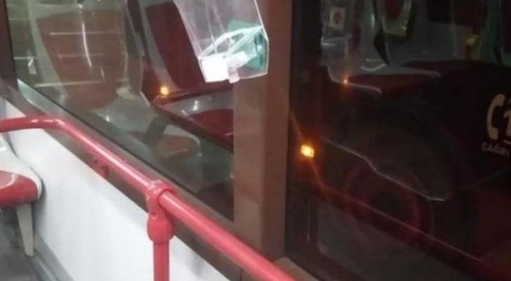 Bakıda sərnişinlər avtobuslardakı dezinfeksiya dispenserlərini sındırırlar - FOTOLAR