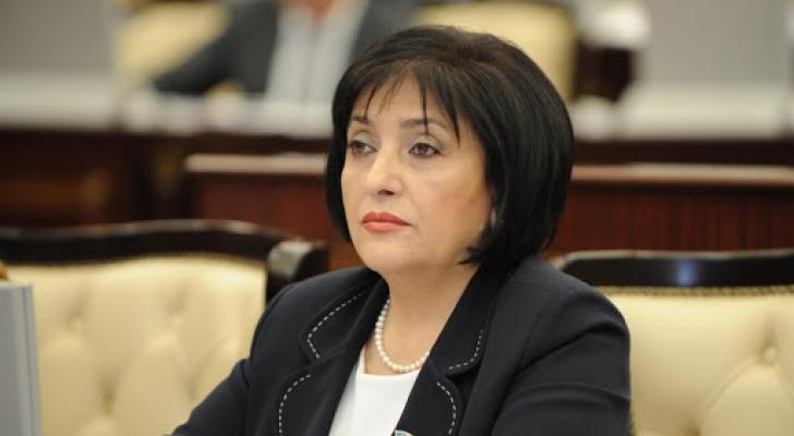 Spikerin təşəbbüsü: Deputatlar iclasda bir-birindən iki metr aralı oturacaq