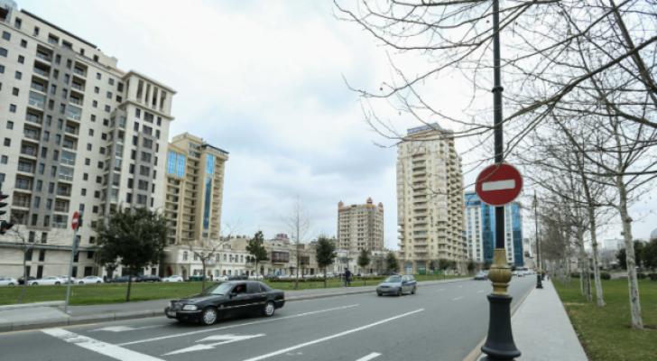 Bakıda nəqliyyat vasitələrinin axını 30% azalıb