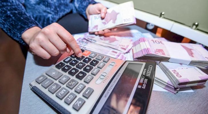 Deputat vətəndaşlara bank krediti güzəştlərindən danışdı - VİDEO