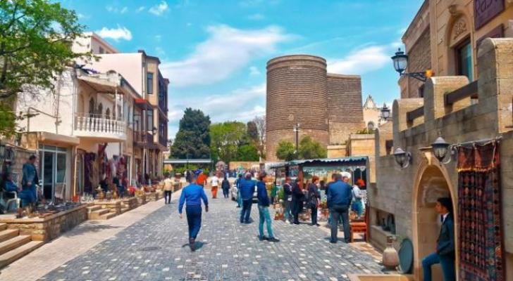Azərbaycana turist axını 15% azalıb