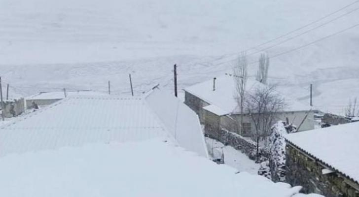 Bu rayona apreldə qar yağdı - FOTO
