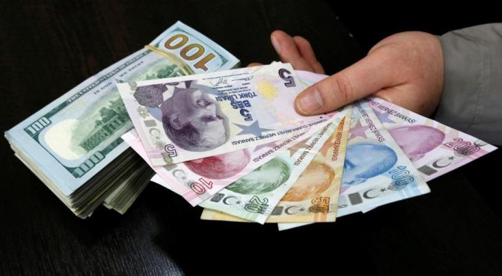 Türkiyədə dolların məzənnəsi yeddi lirəni keçdi