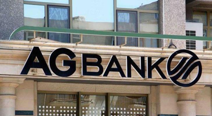 “Bankın 30 000-dək müştərisi maaşlarını kart hesabından çıxara bilmir”