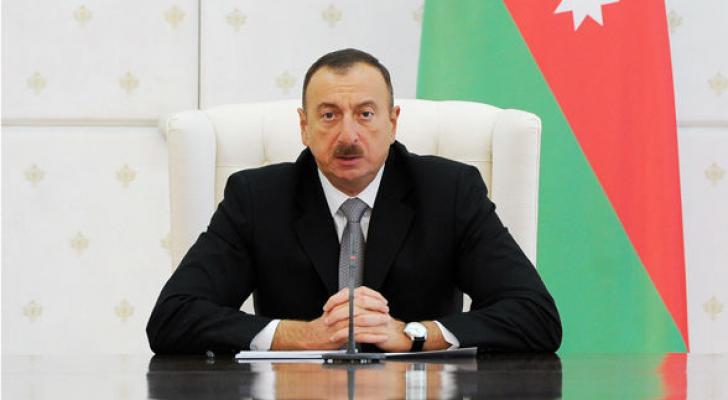 İlham Əliyev: "Bizdə məsafə saxlayan var? Açın, istənilən kanalı baxın..."