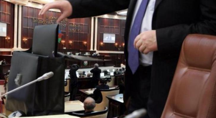 Milli Məclisdə struktur islahatları: 4 nəfər işdən çıxarıldı