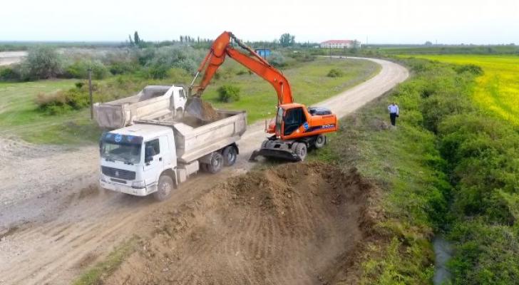 Ağsuda 9 yaşayış məntəqəsinin yolları yenidən qurulur