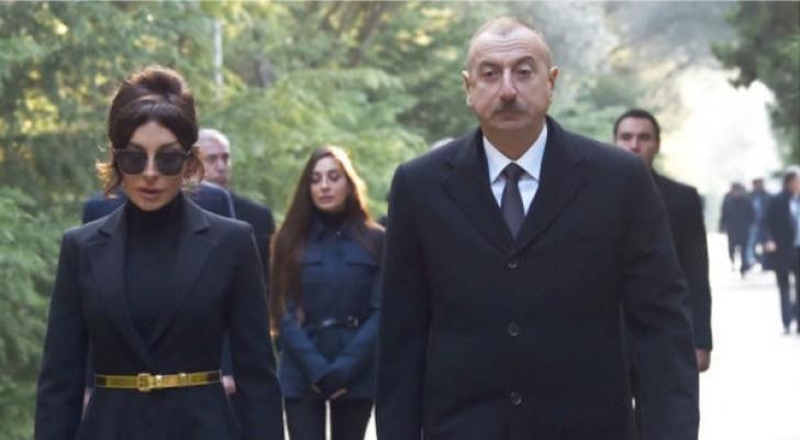 İlham Əliyev və Mehriban Əliyeva Heydər Əliyevin məzarını ziyarət ediblər