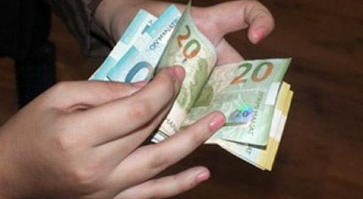 Bu şəxslərin 190 manatı köçürüldü