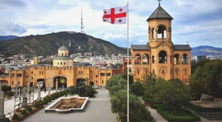 Gürcüstanda böyük ticarət mərkəzləri və restoranlar AÇILIR