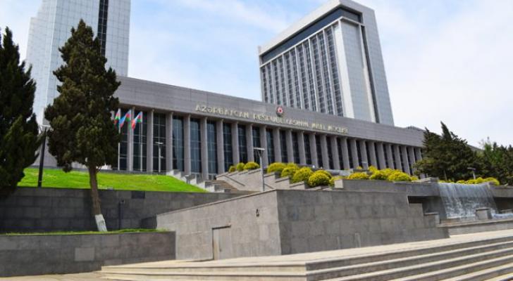 Milli Məclisin komissiya sədrlərinin maaşı açıqlandı