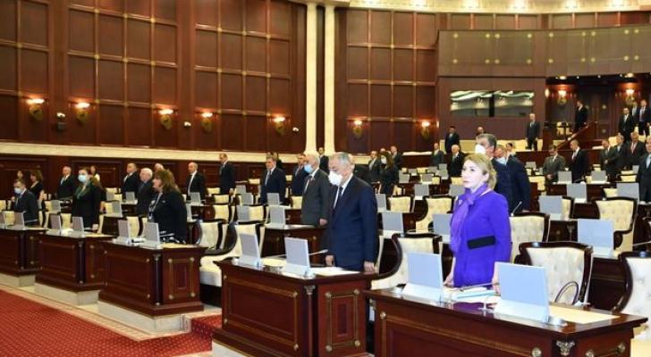 Milli Məclisdə tibbi maska taxmaq tələb olunur