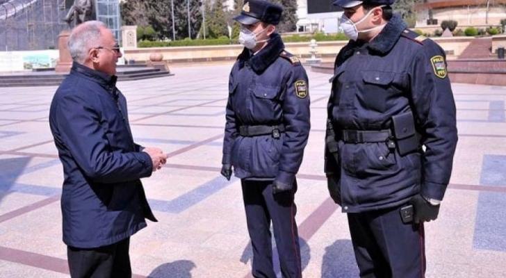 Karantin rejimində açıq havada maska taxmayanlar da CƏRİMƏLƏNİR - FOTO