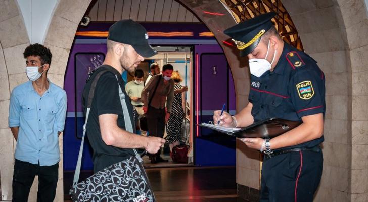 Metroda maska taxmayan sərnişinlər cərimə edildi - FOTO