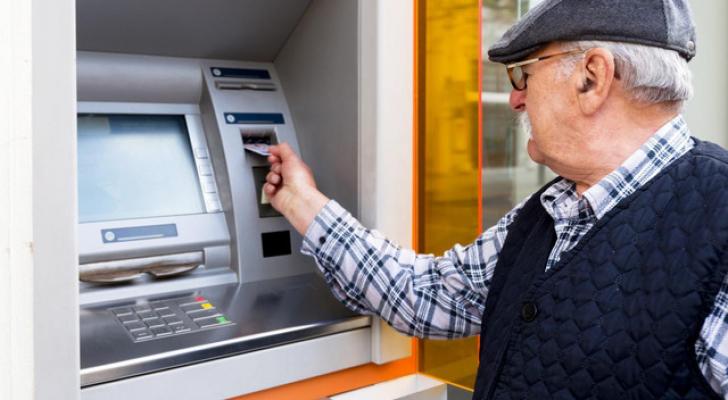 Pensiya və təqaüdlər bütün bankomatlarda əlavə faiz tutulmadan verilir