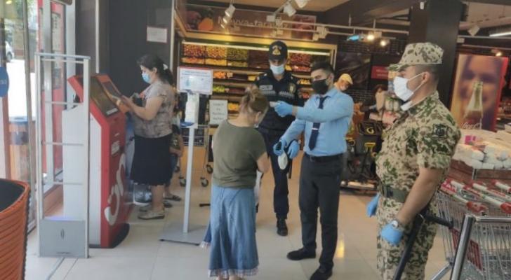 Bakıda marketlərdə polis postları yaradıldı - FOTO