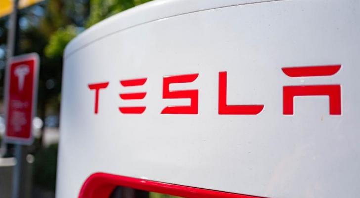 “Tesla”ın bazar dəyəri Detroyt 3-lüyünü üstələyib