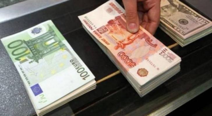 Rusiyada dollar rekord həddə UCUZLAŞDI