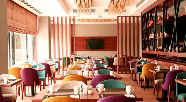Bu ölkədə kafe və restoranların iş saatına tətbiq olunan qadağa ləğv edildi