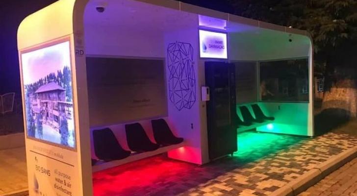Azərbaycanda ilk dəfə pulsuz Wi-Fi və mini-barı olan dayanacaq quraşdırılıb - FOTO