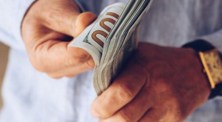 Azərbaycan əhalisi iyunda nağd dollar alışını azaldıb