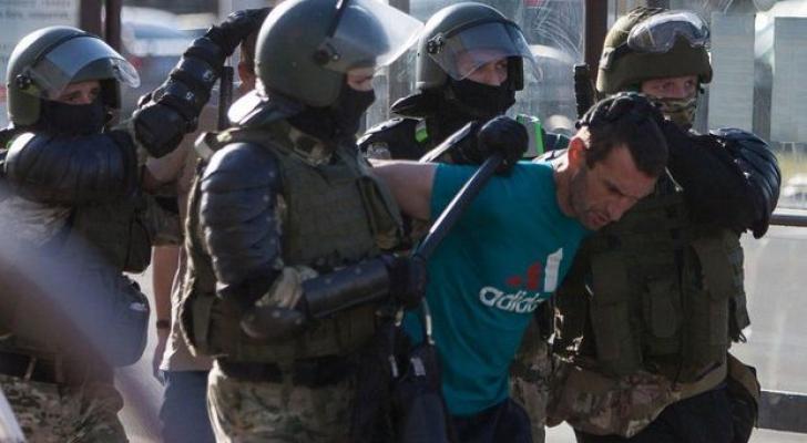 Minskdə nəqliyyatın hərəkəti bərpa olundu - Güc strukturlarının bölmələri şəhəri tərk etdi