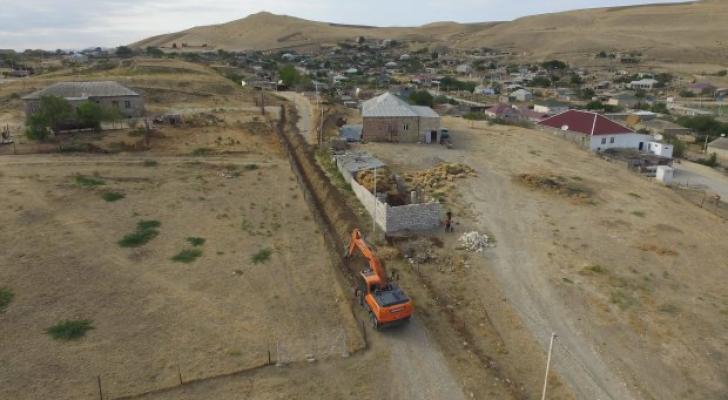 Siyəzənin mürəkkəb relyefi olan iki kəndinə su xətti çəkilib
