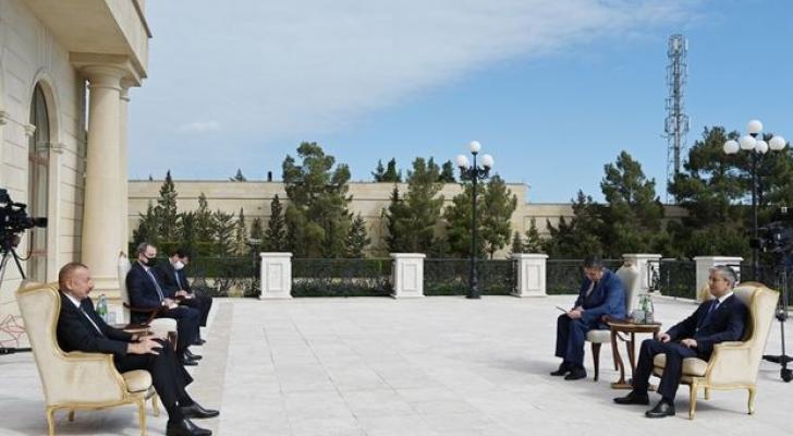 İlham Əliyev Özbəkistanın Azərbaycanda yeni təyin olunmuş səfirinin etimadnaməsini qəbul edib - FOTO