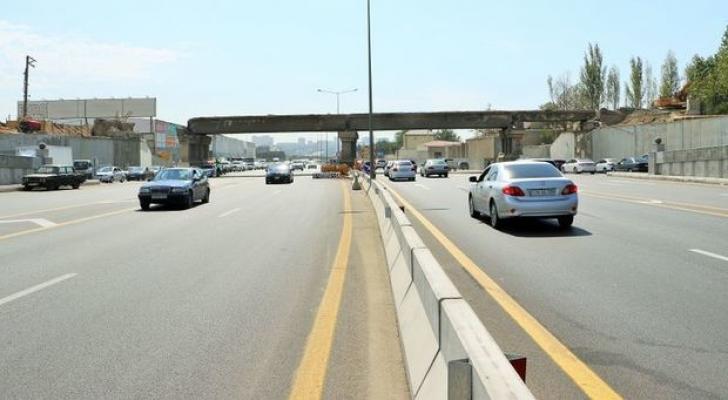 Xırdalan dairəsi yaxınlığındakı dəmir yolu körpüsünün sökülməsinə başlanıldı