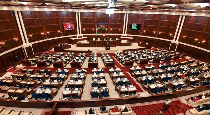 Deputatlar tətildən qayıdır