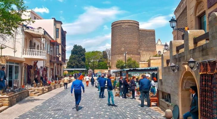 Azərbaycana turist axını 3 dəfədən çox azalıb