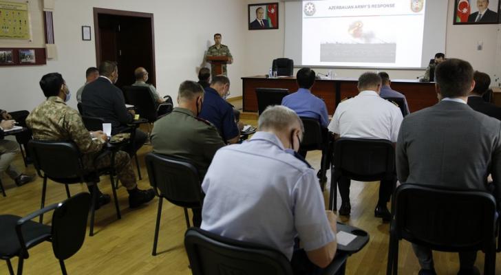 Hərbi attaşelər cəbhədə baş verənlərlə bağlı məlumatlandırılıb