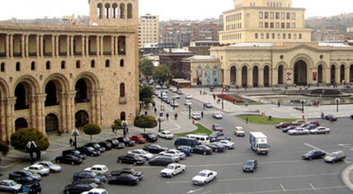 Ermənistanda kişilərin ölkəni tərk etməsi qadağan edildi
